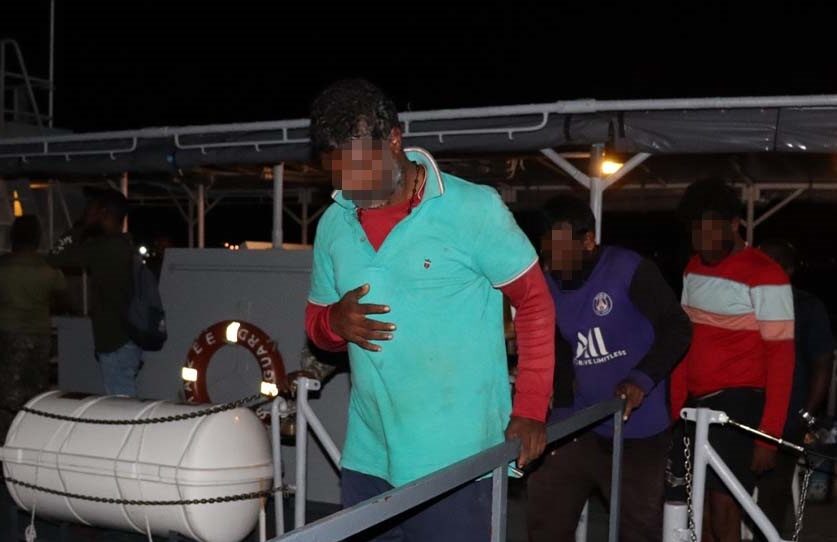 ބާޖެއްގައި ޙާލުގައި ޖެހިފައި ތިބި ބަޔަކު މާލެ ގެނެސްފި