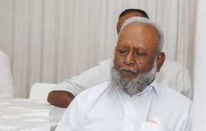 ޑރ.އިޔާޒުގެ ބައްޕާފުޅު ކަޅުބެ ޢަބްދުއްލަތީފްގެ ތާއީދު ޑރ. މުއިއްޒަށް!