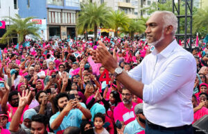 އެތައްހާސް ބަޔަކާއިއެކު ނިކުމެ މުއިއްޒުގެ ކެމްޕޭން ނިންމާލީ އެއްބުރުން އިންތިޚާބު ނިންމާނެ ކަމުގެ ޔަގީން ކަމާއިއެކު!