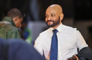 ފާރިސް އާދަމް އާޒިމަށް ތާއީދު ކުރައްވަން ނިންމަވައިފި