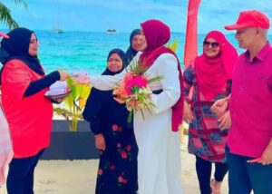ޤާސިމްގެ ހަގު އަނބިކަނބަލުން ރާނިޔާވެސް ކެމްޕެއިނަށް