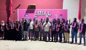 އިސްދޫ އެމްޑީޕީގެ ގިނަ ބަޔަކު މުއިއްޒަށް ތާއީދުކޮށް ޕީޕީއެމްއަށް!