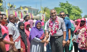 އައްޑޫ ރައްޔިތުންނަށް މުއިއްޒު ދެއްވީ އެއްވެސް މީހަކު ބާކީނުކޮށް ވަޒީފާއާއި، ތަރައްޤީގެ ޔަގީންކަން!