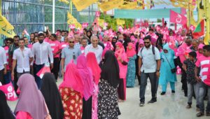ގިނަ ބަޔަކު ނިކުމެ މާވަށުގައި މުއިއްޒުއަށް އޮތް ތާއީދު ދައްކާލައިފި!