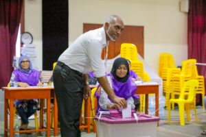 ޕީއެންސީގެ ރިޔާސީ ކެންޑިޑޭޓް ޑރ. މުއިއްޒު ވޯޓު ލައްވައިފި