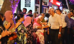 މާވެޔޮމަގަށް އީދެއް، މުޅި މަގު ފުރާލާ މުއިއްޒު އަށް ހޫނު މަރުޚަބާއެއް!