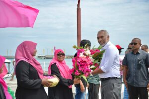 ފެހެންދޫގެ ކުޑަ އާބާދީއަށް ގިނަ ވައުދުތަކާއިއެކު މުއިއްޒުގެ ދެއްވީ ބާކީ ނުކުރާނެ ކަމުގެ ޔަގީންކަން!