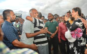 މާރުކޭޓު ސަރަހައްދުގެ މަސައްކަތްތެރީން ތިބީ ބަދަލަކަށް، މުއިއްޒު ހޮވުމަށް!