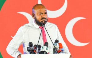 ސިފައިންނަށް ވަކިގޮތަކަށް ވޯޓުލުމަށް އަންގާ ބިރުދައްކައި ދަނީ އިންޒާރުދެމުން: ޝުޖާ