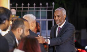 އިންތިހާބީ ރައީސް މުއިއްޒާއި ނަޝީދު ބައްދަލު ކުރައްވަނީ