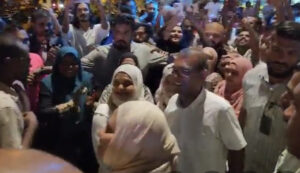މެޑަމް ފާތުން އަށް ހިތްވަރު ދެއްވައި، ރައީސް ނަޝީދު ގޮވާލީ ރައީސް ޔާމީން މިނިވަން ކުރަން!