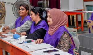 ވޯޓު ކަރުދާހުގައި ޖަހާ ފާހަގަ ދެއްކުމާއި، ފޮޓޯ ނެގުން ހުއްޓުވުމަށް ގޮވާލައިފި!