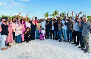 ގައްދޫ ދާއިރާގެ މެމްބަރު ޒާހިރުއާއި، ގައްދޫ ޑިމޮކްރެޓުންގެ ތާއީދު ޑރ. މުއިއްޒަށް!