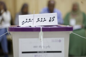 ވަގުތު ހަމަވެ ފޮށިތައް ބަންދުކޮށް، ވޯޓު ގުނަން ތައްޔާރުވެއްޖެ