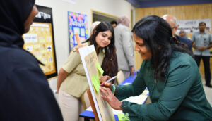 ނަފްސާނީ އެހީތެރިކަމަކީ ކޮންމެ މީހަކަށްވެސް އަތްފޯރާފަށުގައި ލިބޭ ޚިދުމަތަކަށްވާންޖެހޭ: ފަޒުނާ