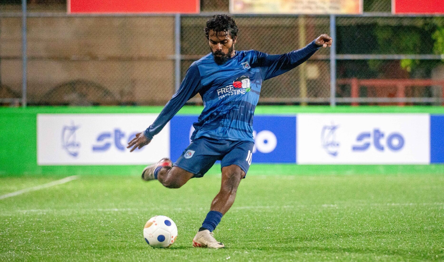 އޭއީސީ ކޮޅަށް ފުލުހުން ލަނޑު ގޯންޏެއް