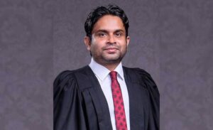 ހައި ކޯޓުގެ އިސް ފަނޑިޔާރުކަމަށް ކުރިމަތި ލެއްވީ އެންމެ ބޭފުޅަކު