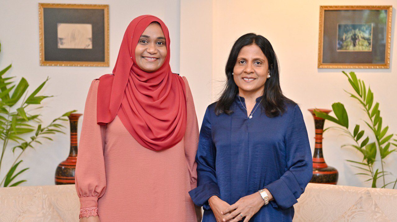 ފަސްޓްލޭޑީ އާއި އިންތިޚާބީ ރައީސްގެ އަނބިކަނބަލުން ބައްދަލު ކުރައްވައިފި