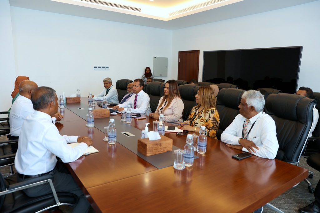 މިނިސްޓްރީތަކުގެ ބަލަދުވެރިކަމުގައި ހުރި މުއައްސަސާތަކަށް ސިޔާސީ ނުފޫޒު ވަދެފައިވޭ: ފިރުޒުލް