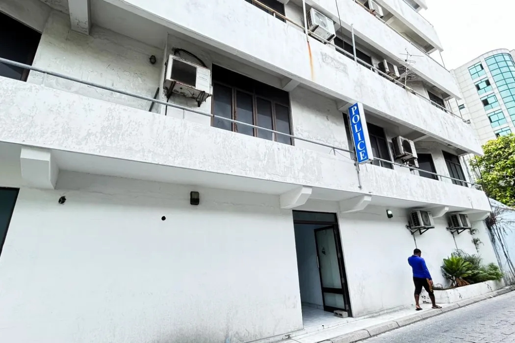 މާފަންނު ޕޮލިސް ސްޓޭޝަނަށް ގެއްލުން ދިން ދެ މީހުންގެ ބަންދަށް 3 ދުވަސް