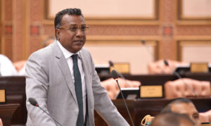 ޓިކެޓް އަތުލާފައި ވަނިކޮށް ޖާބިރު ހަމަ އެދާއިރާއަށް އަމިއްލަގޮތުން ވާދަކުރައްވަނީ