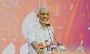 މުއިއްޒު ހުވާކުރައްވާނީ ޖުމުހޫރީ މައިދާނުގައި