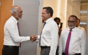 ޑރ. މުއިއްޒުގެ ސަރުކާރު ދެމެހެއްޓުގައި ދެމިތިބޭނަން: ނާޒިމް