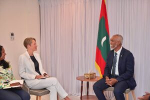 އިންތިޚާބީ ރައީސް ޑރ. މުއިއްޒު އިނގިރޭސި ސަފީރާއި ބައްދަލު ކުރެއްވުން