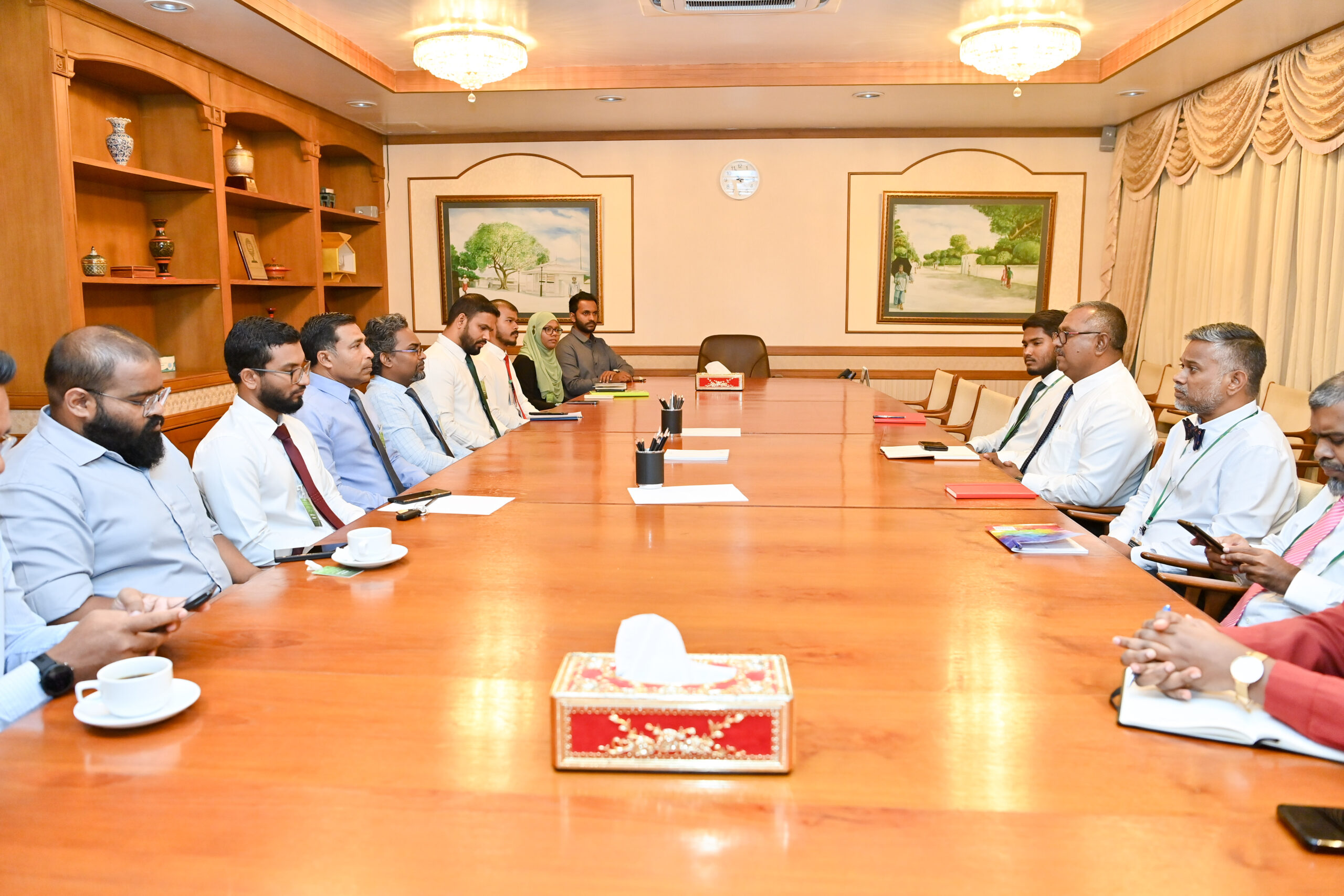 ބްރޯޑްކޮމާއި އެމްއެމްސީގެ މެންބަރުންނާއެކު ރައީސް އޮފީހުން ޚާއްޞަ މަޝްވަރާ ބައްދަލުވުމެއް