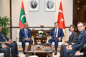 ތުރުކީވިލާތުގެ ނައިބު ރައީސް، ރައީސުލްޖުމްހޫރިއްޔާއާއި ބައްދަލުކޮށްލެއްވުން