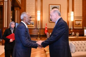 ރައީސް ޑރ. މުޢިއްޒު ތުރުކީވިލާތުގެ ރައީސް އުރްދުޣާންއާ ބައްދަލުކުރެއްވުން