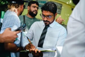 ސަރުކާރަށް އެއްބާރުލުންދީ އިގްތިސާދު ކޮޅަށް ޖަހަން ތެދުވުމަށް ނަސީމް ގޮވާލައްވައިފި