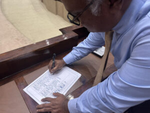 އީވާ ނައިބު ރައީސްކަމުން ވަކިކުރަން ސޮއި ހަމަ ކޮށްފި