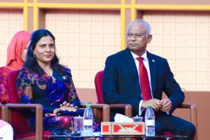 މުއިއްޒު ހުވާކުރައްވާ ރަސްމިއްޔާތަށް ރައީސް ސާލިހުގެ ދެކަނބަލުން ވަޑައިގެންފި