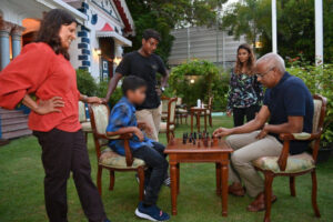 ރައީސްގެ ދެކަނބަލުން މުލިއާގެ ދޫކޮށްލައްވައިފި