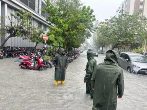 މާލެއަށް ބޯކޮށް ވާރޭވެހި ފެނު އަޑީގައި