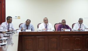 ރޯދައިގެ ފަހަށް އިންތިޚާބު ލަސްކޮށްފިނަމަ ޤާނޫނީ ހުރަސްތަކެއް!