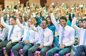 ފަސް ހާހެއްހާ މީހުން ވޯޓުލީ ޑިމޮކްރެޓްސްގެ އިންތިޚާބުގެ ވަގުތީ ނަތީޖާ އިއުލާން ނުކުރެވި ދިގުލަނީ!