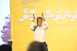 އިންތިޚާބު ވެއްޖެނަމަ މަދުވެގެން ތިންމަހުން އެއްމަހު ކައުންސިލްގެ ޓައުން ހޯލް ބައްދަލުވުންތައް ބާއްވާނަން: އާޒިމް
