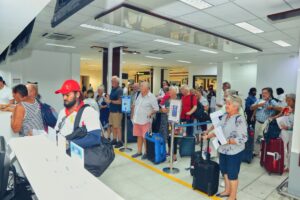 ހުޅުލެވެސް ފެނުއަޑީގައި، ދަތުރުކުރަން ދަތިވެދާނެތީ ސަމާލުވުމަށް އެދިއްޖެ