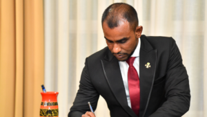 ކްރޫޒްލައިނާގެ މައްސަލައަށް ހައްލެއް ހޯދައިދޭނަން: ފައިސަލް