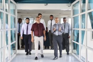 ދަރުމަވަންތަ ސްކޫލަށް 3 މަސް، ބިއްލޫރިތައް ތަޅައިގެންދަނީ، ބަދަލުކޮށްދޭން އެދިއްޖެ