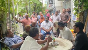 ކެމްޕޭން ވަރުގަދަކޮށް، އާޒިމާ ހުޅުމާލޭގައި ދޮރުން ދޮރަށް