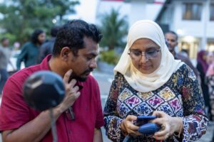 ހުކުމެއް ނެރުނަސް މަޑުޖެހުމެއް ނާންނާނެ، ފަހަތަކަށް ނުޖެހޭނަން: އާޒިމާ