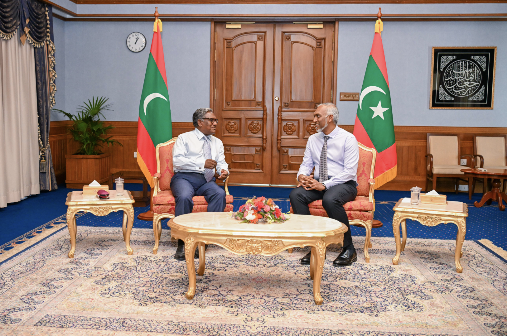 ރައީސް މުޢިއްޒުއާއި ރައީސް ވަޙީދު ބައްދަލުކުރައްވައިފި