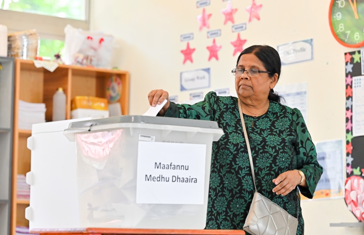 ޕީޕީއެމް/ޕީއެންސީގެ ޕްރައިމަރީގައި ޓިކެޓް ކާމިޔާބު ކުރެވުނީ އެންމެ އަންހެން ކެނޑިޑޭޓަކަށް