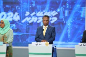 ގަވާއިދާ ޚިލާފަށް އުޅޭ ބިދޭސީންގެ މައްސަލަ ހައްލުކުރަން މަގުމައްޗަށް ނުކުންނާނީ އަަޅުގަނޑު: އާޒިމް