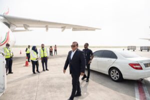 ރަސްމީ ދަތުރުފުޅެއްގައި މަޖިލިސް ރައީސް ލަންކާއަށް ފުރާވަޑައިގެންފި