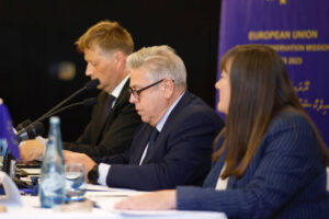 އިންތިޚާބުތަކާއި ދިމާކޮށް ވަޒީފާ ދިނުމާއި މުދާ ނަހަމަ ގޮތުގައި ބޭނުންކުރުން ހުއްޓުވުމަށް ގާނޫނެއް ހެދުމަށް އީޔޫއިން ލަފާ ދީފި