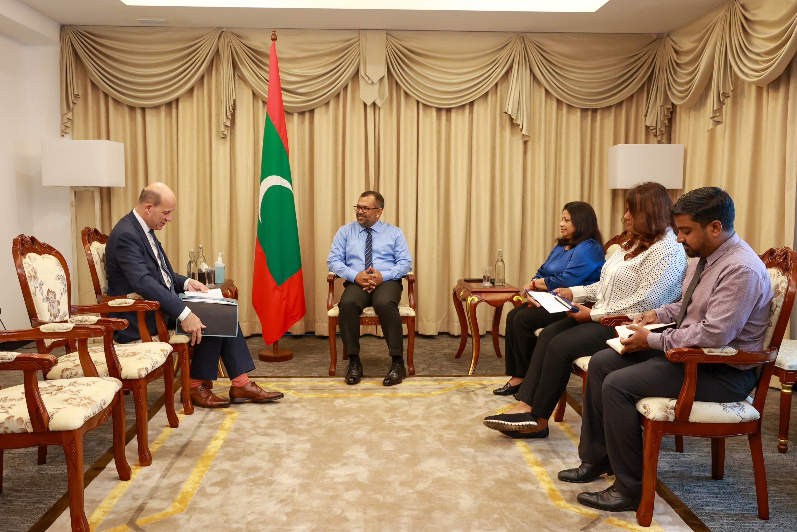 ދިވެހިންނަށް ޔޫރަޕަށް ދަތުރުކުރުމުގައި ލުއި ފަސޭހަ ގޮތްތަކެއް ހޯދުމާއިގުޅޭ މަޝްވަރާތައް ކޮށްފި